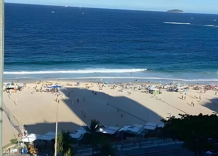 Apartamento Copacabana na quadra da praia, prédio com serviços - Posto 4 Rio de Janeiro